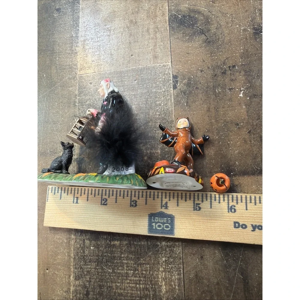 Dept 56 Halloween Village Figure A Gravely Haunting Bat Trick-Or-Treat Kid *Read